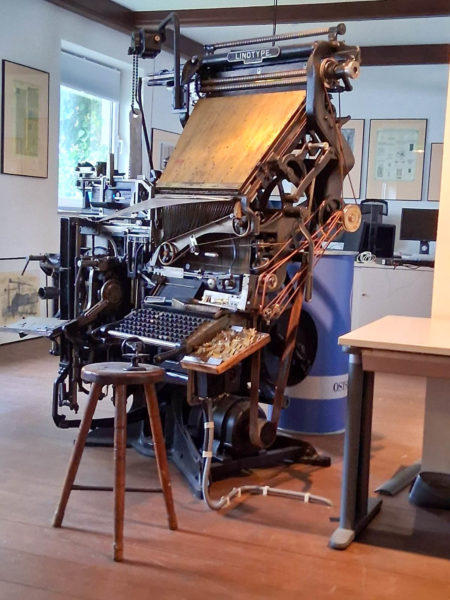 eine alte Druckmaschine im Haus der Ostseezeitung